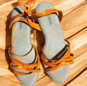 Soda Women's Bright Orange Wedge Strappy Sandals Sz 8.5